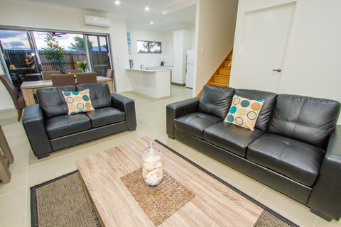 Agnes Sails - Goulburn Accommodation 0
