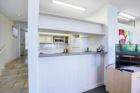 Tiki Hotel Apartments Surfers Paradise - Goulburn Accommodation 9