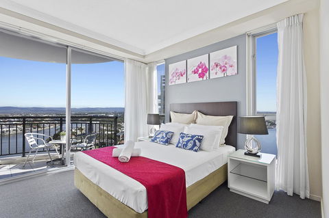 Beach Stay - Ocean & Riverview Resort Chevron Renaissance Central Surfers Paradise - Goulburn Accommodation 8