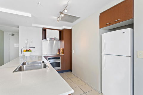 Beach Stay - Ocean & Riverview Resort Chevron Renaissance Central Surfers Paradise - Goulburn Accommodation 5