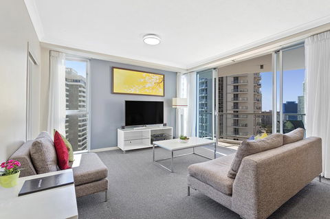 Beach Stay - Ocean & Riverview Resort Chevron Renaissance Central Surfers Paradise - Goulburn Accommodation 7