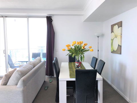 Beach Stay - Ocean & Riverview Resort Chevron Renaissance Central Surfers Paradise - Goulburn Accommodation 4