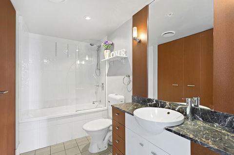 Beach Stay - Ocean & Riverview Resort Chevron Renaissance Central Surfers Paradise - Goulburn Accommodation 6