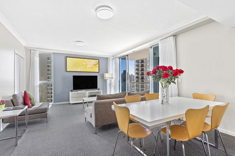 Beach Stay - Ocean & Riverview Resort Chevron Renaissance Central Surfers Paradise - Goulburn Accommodation 10