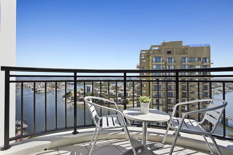 Beach Stay - Ocean & Riverview Resort Chevron Renaissance Central Surfers Paradise - Goulburn Accommodation 13