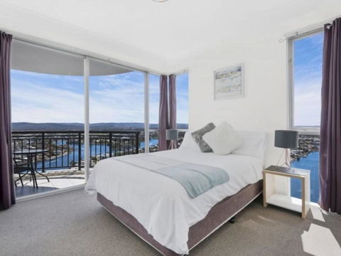 Beach Stay - Ocean & Riverview Resort Chevron Renaissance Central Surfers Paradise - Goulburn Accommodation 1