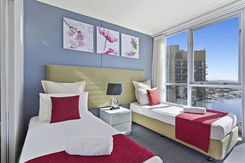Beach Stay - Ocean & Riverview Resort Chevron Renaissance Central Surfers Paradise - Goulburn Accommodation 9