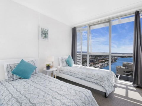 Beach Stay - Ocean & Riverview Resort Chevron Renaissance Central Surfers Paradise - Goulburn Accommodation 2