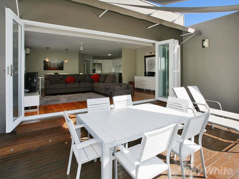 Beach House On Tradewinds Avenue - Goulburn Accommodation 2