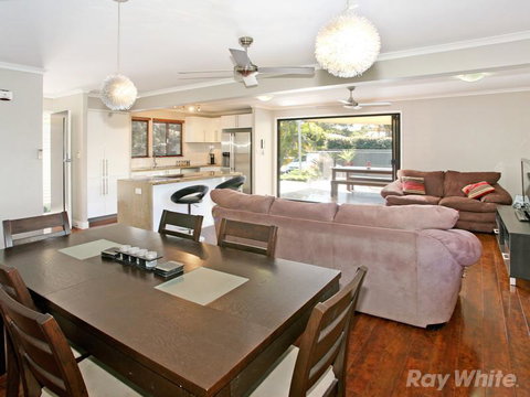 Beach House On Jones Parade, Central Coolum Beach - Goulburn Accommodation 6