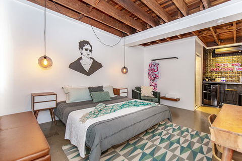 The Pink Hotel Coolangatta - Goulburn Accommodation 24