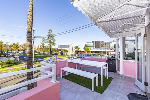 The Pink Hotel Coolangatta - Goulburn Accommodation 6