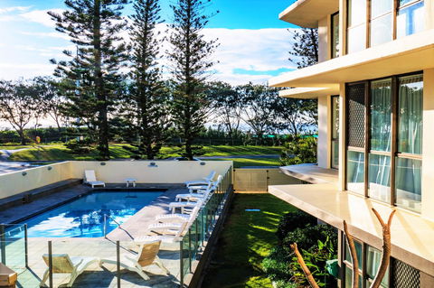 Seacrest Beachfront Apartments Surfers Paradise - Goulburn Accommodation 40