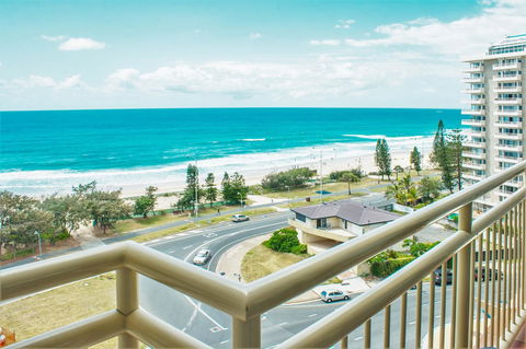 Seacrest Beachfront Apartments Surfers Paradise - Goulburn Accommodation 11