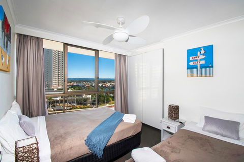 Seacrest Beachfront Apartments Surfers Paradise - Goulburn Accommodation 3