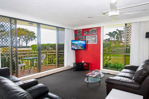 Seacrest Beachfront Apartments Surfers Paradise - Goulburn Accommodation 9