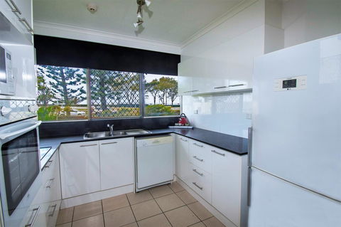 Seacrest Beachfront Apartments Surfers Paradise - Goulburn Accommodation 12