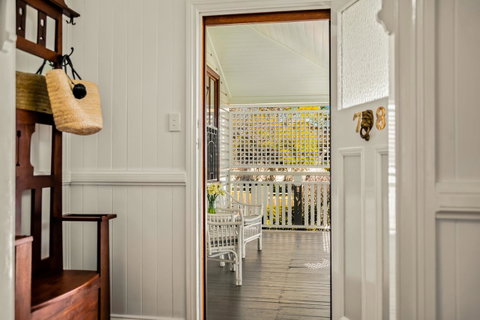 Frangipani House - Goulburn Accommodation 2