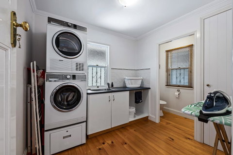 Frangipani House - Goulburn Accommodation 21