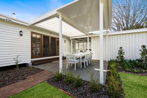 Frangipani House - Goulburn Accommodation 25