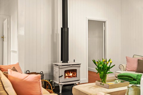 Frangipani House - Goulburn Accommodation 9