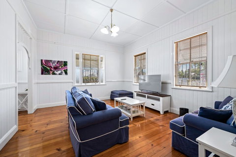 Frangipani House - Goulburn Accommodation 3