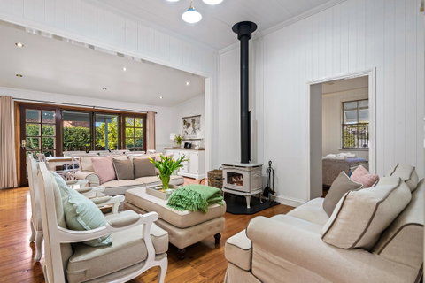 Frangipani House - Goulburn Accommodation 0