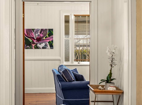 Frangipani House - Goulburn Accommodation 5