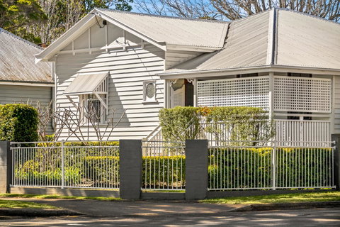 Frangipani House - Goulburn Accommodation 26