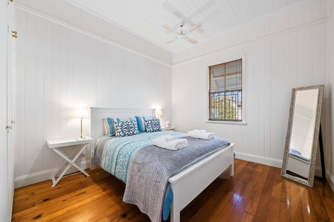 Frangipani House - Goulburn Accommodation 19