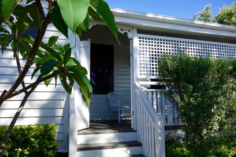 Frangipani House - Goulburn Accommodation 1