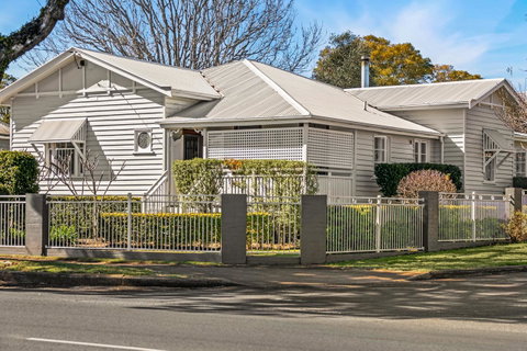 Frangipani House - Goulburn Accommodation 28