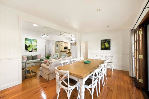 Frangipani House - Goulburn Accommodation 12