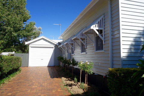 Frangipani House - Goulburn Accommodation 35