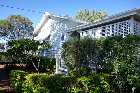 Frangipani House - Goulburn Accommodation 34