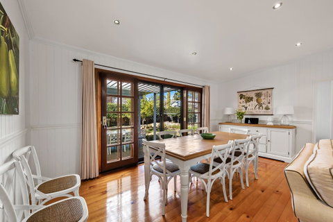 Frangipani House - Goulburn Accommodation 13