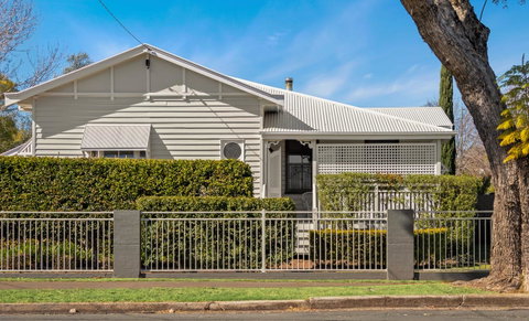 Frangipani House - Goulburn Accommodation 29