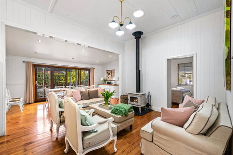 Frangipani House - Goulburn Accommodation 7
