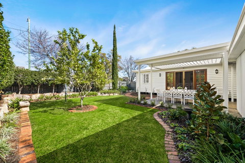 Frangipani House - Goulburn Accommodation 32