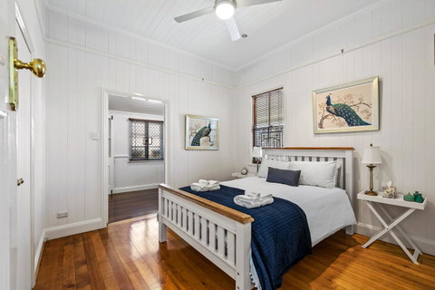 Frangipani House - Goulburn Accommodation 14