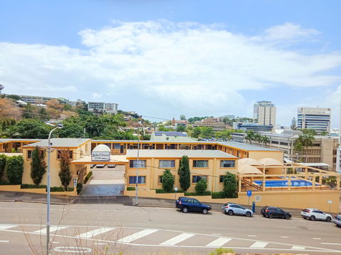 The Robert Towns - Goulburn Accommodation 13