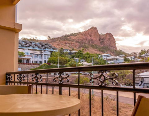 The Robert Towns - Goulburn Accommodation 8