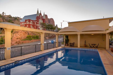 The Robert Towns - Goulburn Accommodation 11