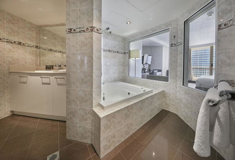 Novotel Surfers Paradise - Goulburn Accommodation 10