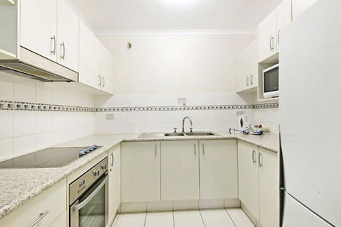 Surfers International Apartments - Goulburn Accommodation 35