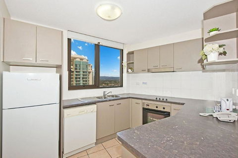 Surfers International Apartments - Goulburn Accommodation 40