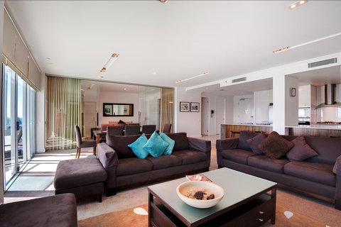 Reflection On The Sea - Goulburn Accommodation 15