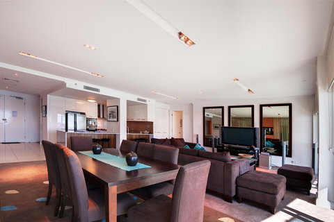 Reflection On The Sea - Goulburn Accommodation 14