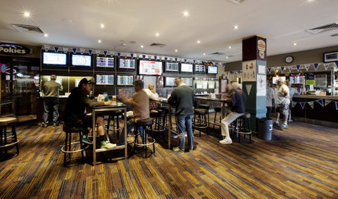 Palm Beach Hotel - Goulburn Accommodation 13