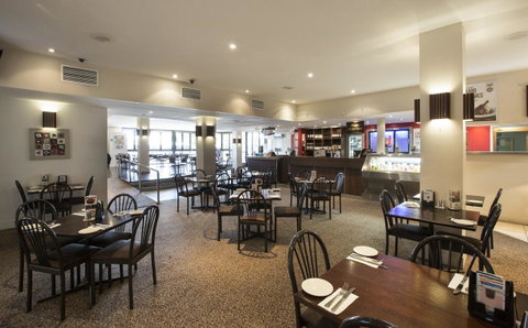 Palm Beach Hotel - Goulburn Accommodation 12